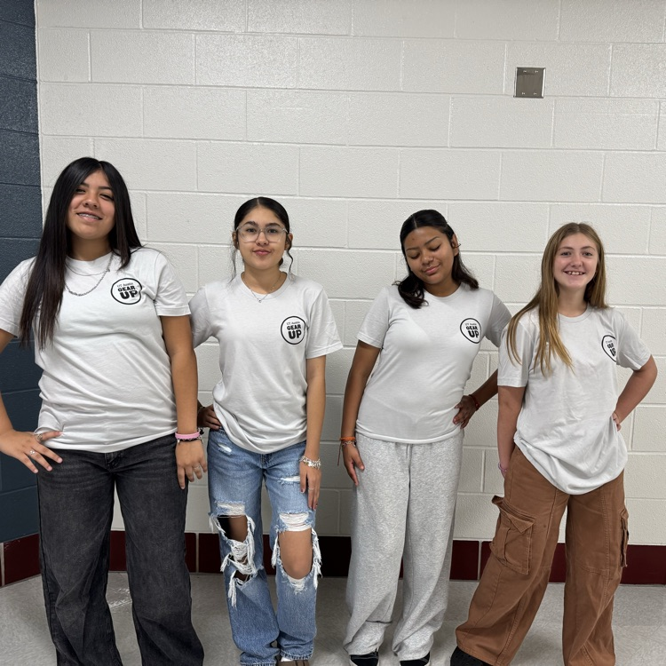swisd_sco's tweet photo. ππΎ 8th graders wore their GEAR UP shirts to celebrate, dream big, and show their college goals! ππ
#GEARUPWORKS #ItsATigerThing #RootEdScobeeMS #SWISDexperience https://t.co/2AipQoxHn9