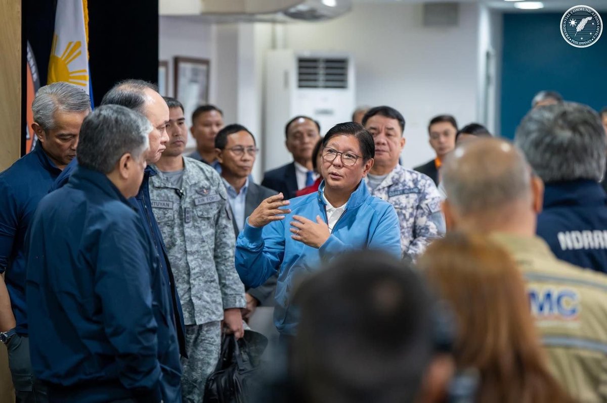 PIADesk's tweet photo. #MagingListo President Ferdinand R. Marcos Jr. has directed national agencies and LGUs to strengthen preparedness for Severe Tropical Storm #OpongPH (Bualoi) to ensure the safety of citizens.
Details π https://t.co/vYDB11YQ8O
π·: PCO
#IntegratedStateMedia
#ISM https://t.co/dUfC6kcvKw