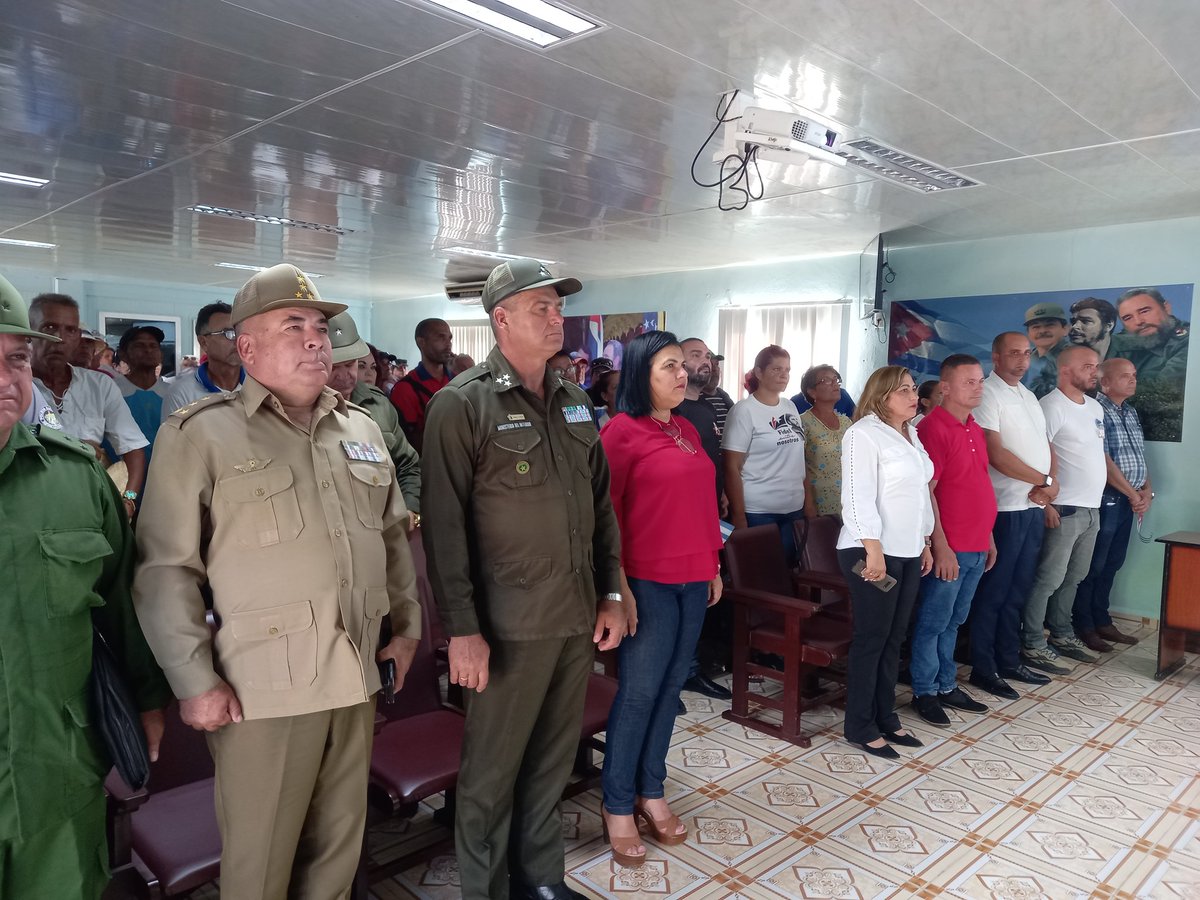 MilaxyA's tweet photo. Junto a nuestra primera secretaria del Partido @SuselyMorfaG, hoy respaldamos con nuestro puño y letra la soberanía de la hermana República Bolivariana de Venezuela.
#VillaClaraConTodos 🇨🇺 https://t.co/n9W9w2Lg87