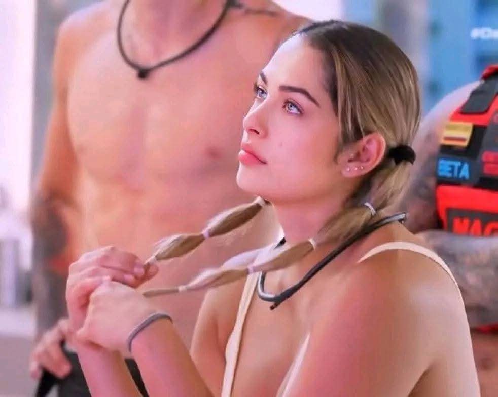 SamuelTegue's tweet photo. En que miryan es mejor que Tina? 
Yo les respondo, en NADA.
#DesafiodelsigloXXl #DesafioDelSiglo #DesafioXXI https://t.co/vJUh1Gm7zp
