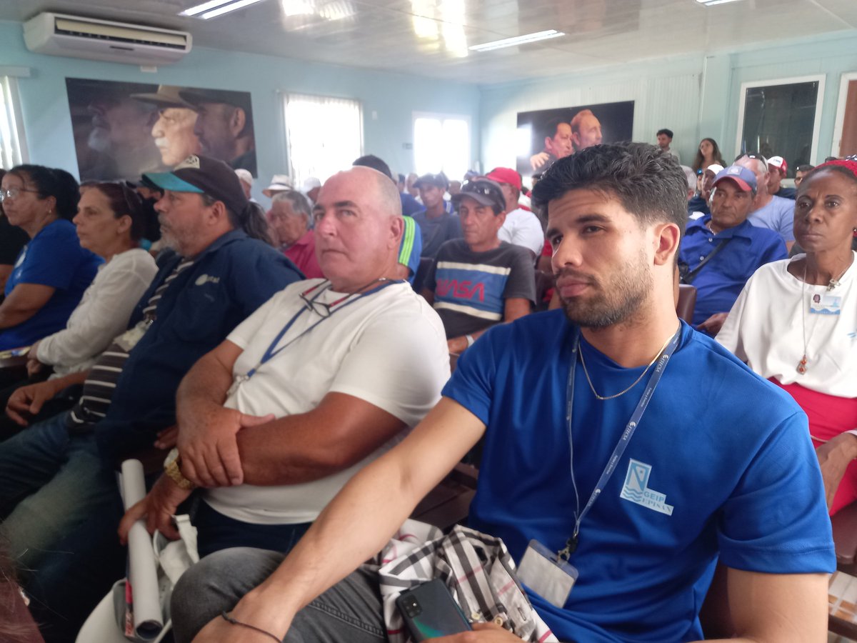 Junto a nuestra primera secretaria del Partido <a href="/SuselyMorfaG/">Susely Morfa González</a>, hoy respaldamos con nuestro puño y letra la soberanía de la hermana República Bolivariana de Venezuela.
#VillaClaraConTodos 🇨🇺