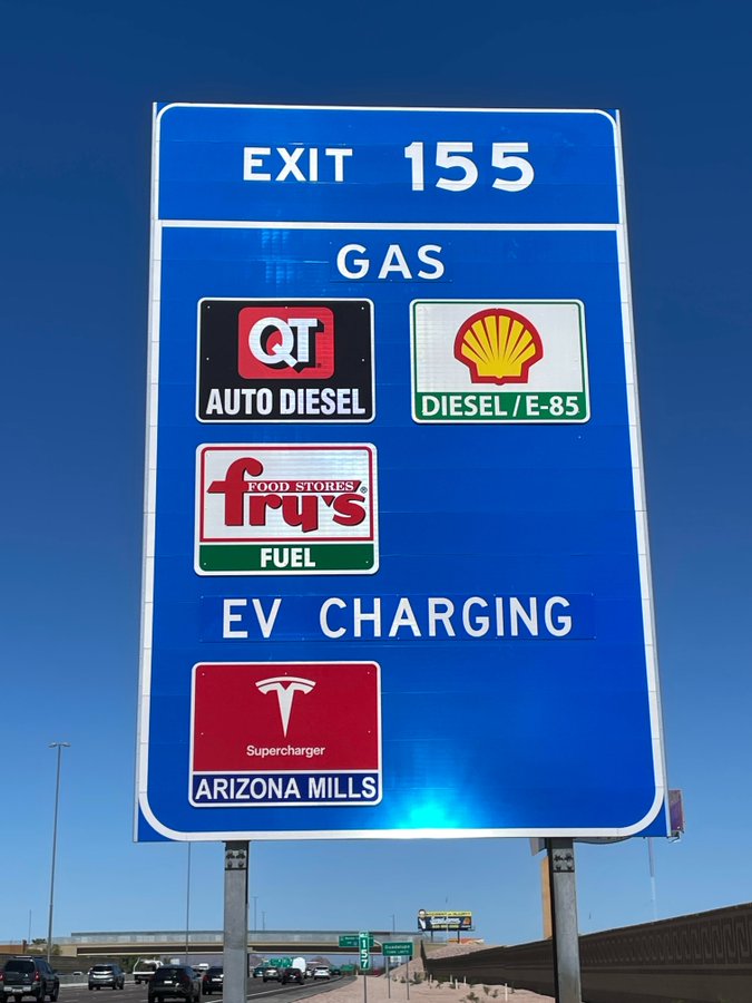 SawyerMerritt's tweet image. Cool, Tesla is finally advertising Supercharger locations on highway signs.
