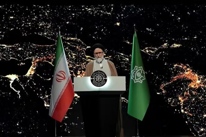 ferozwala's tweet photo. #Breaking
#Iran says it obtained secret files on the Israeli occupation's #nuclear_program
Iran’s #intelligence ministry aired a segment on national TV displaying information and documents that it says it obtained from the occupation intelligence apparatus on the Jewish state's nuclear program
#Dimona_site #Occupied_Palestine
The broadcast featured a series of video files that reportedly contain material from inside Israeli nuclear and other sensitive facilities, including the Dimona site. It also presented alleged details about personnel working on Israel’s nuclear program.