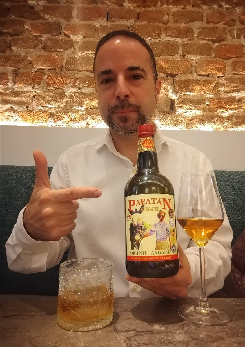 Vermut Papatán is a unique vermouth whose sweetness and acidity stand out, with a perfect balance, resulting in an unusual complexity that is enjoyed in the palate!! 
#papatán #sommeliers #MFW #JaenCBJaenPI #enjoy #vermut