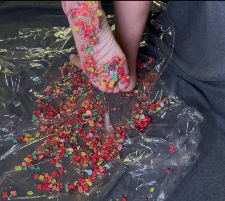 Vikkii_Risque's tweet photo. Breakfast got a *little* out of hand today… 🥣👣
Cereal on the floor, toes in the mix—who’s hungry for the full gallery? 💌
Tips unlock the messy close-ups & bonus shots 😉
#FeetSmashing #FeetFetish #Toes #FeetInFood #FeetWorship #DirtySoles https://t.co/rfTVXOd8Z2