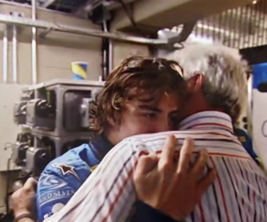 14WEBBONSO's tweet photo. him hugging his dad after winning the championship 🥺🫶 https://t.co/rsD79NWhUp