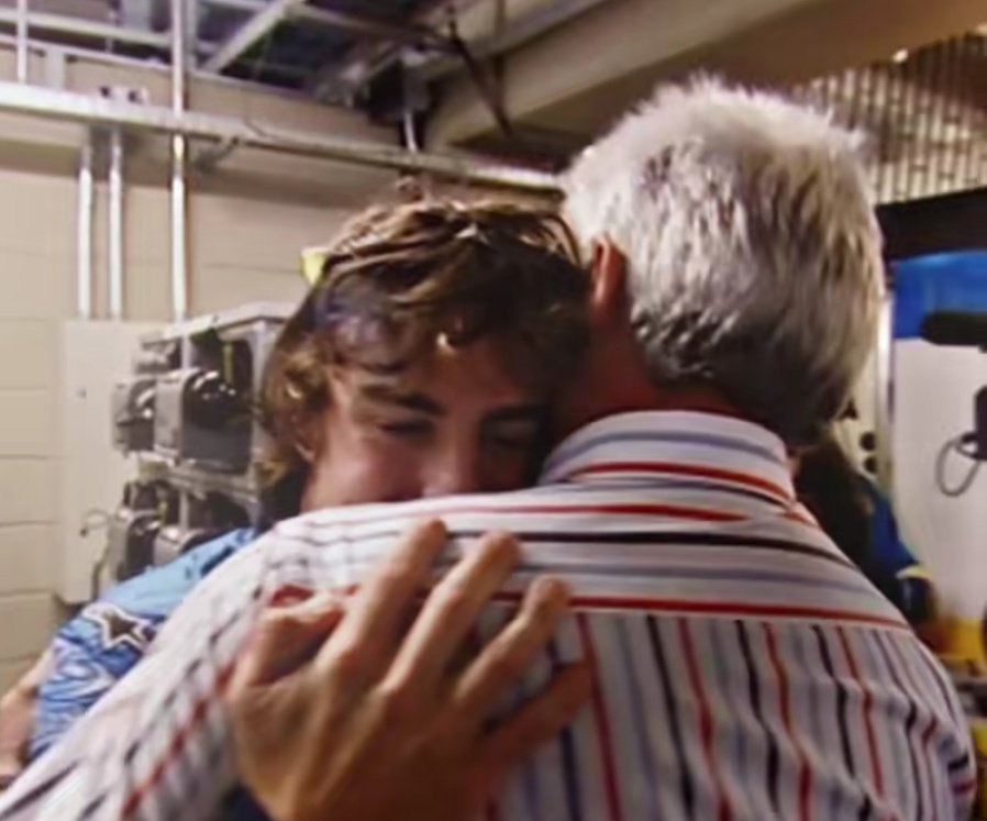 him hugging his dad after winning the championship 🥺🫶