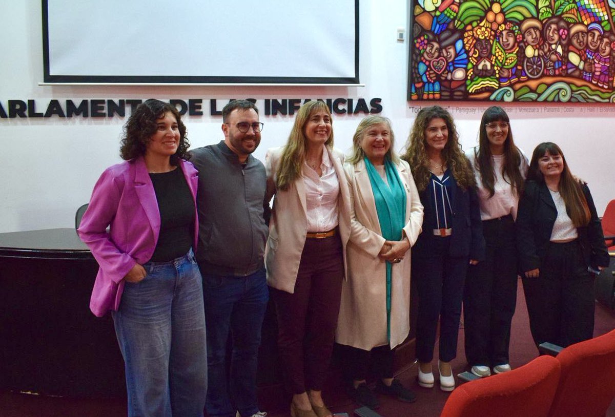 vnavarroalegre's tweet photo. En Villa María compartimos el Encuentro de #Lideresas con Claudia Martínez, secretaria de la Mujer de Córdoba, la Dra. María-Noel Vaeza de ONU Mujeres y referentes locales. Nos une la convicción de que las mujeres podemos decidir y transformar nuestra comunidad.
El programa provincial impulsa liderazgos reales con formación, redes y espacios como Puntos Mujer. En este Día Nacional de los Derechos Políticos de la Mujer reafirmamos que la igualdad es un derecho y una tarea diaria. Queremos más mujeres liderando. 💪🥰
#Lideresas #VillaMaría @gobdecordoba @munivillamaria