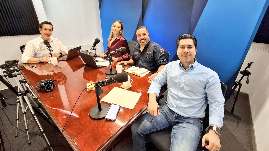 🎙️💥 Debate y Análisis en #FórmulaNoticias con <a href="/michelleriveraa/">Michelle Rivera</a>

👥 Invitados: <a href="/DavidFigueroaO/">David Figueroa O. 🇲🇽</a> ,<a href="/EmeterioOchoa/">Emeterio Ochoa Bazua</a>  y <a href="/Rogeliocota/">Rogelio Cota</a>