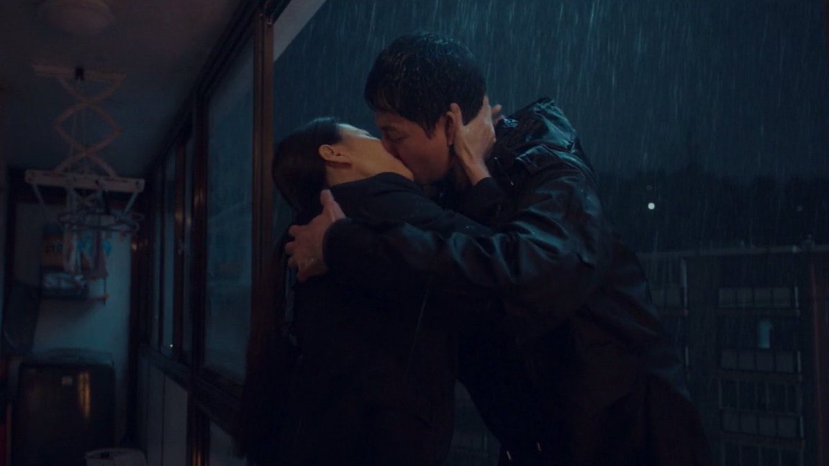 jojoobot's tweet image. the parallels 🚬

#moving #tempest