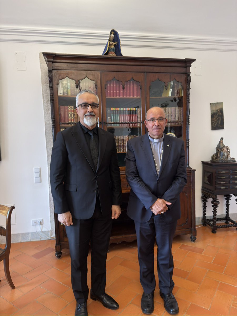 لقائنا بنيافة الأسقف Rui Manuel Valério (Dom Rui I) أسقف أبرشية لشبونة 🇵🇹 في دير القديس فنست، تناولنا خلاله آفاق حوار الاديان وترسيخ ثقافة التعايش  السلمي والتجربة البرتغالية بهذا الخصوص .

دعوت نيافته لزيارة العراق 🇮🇶 والتشرف بالاماكن المقدسة التي يزخر بها بلدنا 🇮🇶، ولتحقيق عدد