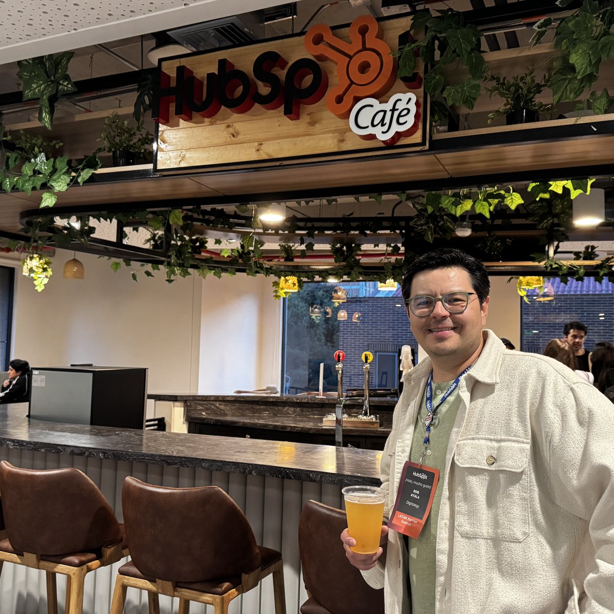 Revenue__Rob's tweet image. ¡Muchas gracias Andrea Galindo! En mi pasada visita a HubSpot Bogotá me consentiste bastante bien con unas cervezas bien frías en el HubSpot Café. 🍺 Así siempre dan ganas de regresar. ¡It&apos;s beer time!
#hubspotpartner #hubspotagency #revops