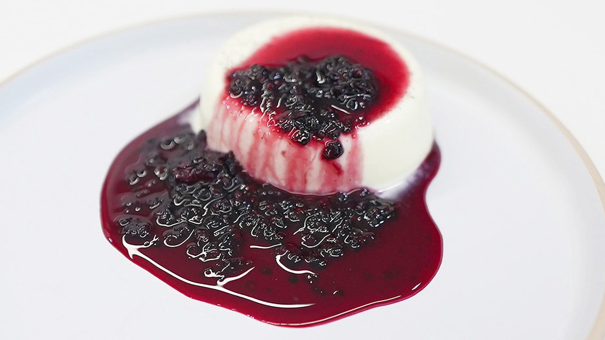 ChefJohnMotta's tweet photo. Otro miércoles de recetas 👨🏻‍🍳: 3 postres fáciles y con pocos ingredientes.

🍮 Flan de Caramelo

🥮 Panna Cotta de Vainilla

🍋 Postre de Maracuyá 

👉 Receta completa en el primer comentario 👇

#ChefJohnMotta #CambiaTuReceta #Panamá #PostresFáciles https://t.co/CBdmZeng5M