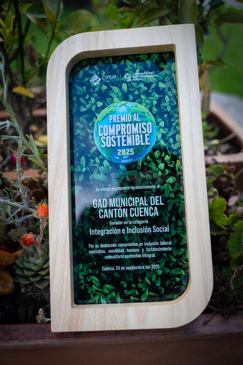 czamoramatute's tweet image. 🏆 ¡Una vez más, somos reconocidos por nuestro compromiso con el cuidado ambiental, la inclusión social y el bienestar comunitario!

En los #Premios Compromiso Sostenible 2025 de la Cámara de Industrias, Producción y Empleo (@cipemec) recibimos:

🤝 Alcaldía de Cuenca: Categoría…