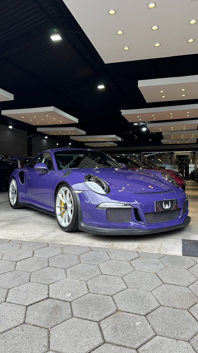 LCherubiniFOC's tweet photo. Não, você não tá vendo dobrado! Agora são DOIS 911 GT3 RS Ultraviolet no showroom da PDK Motors!

Ambos são 2016, ambos na cor Ultraviolet com roda prata e pinça amarela, ambos com roll-cage branca e banco concha, e ambos podem ser seu! Só abrir a mão! 👀 https://t.co/Fm9QNOsAhB