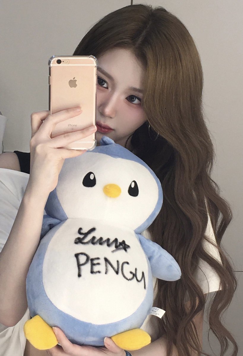 GM from our new KPOP friend 🐧