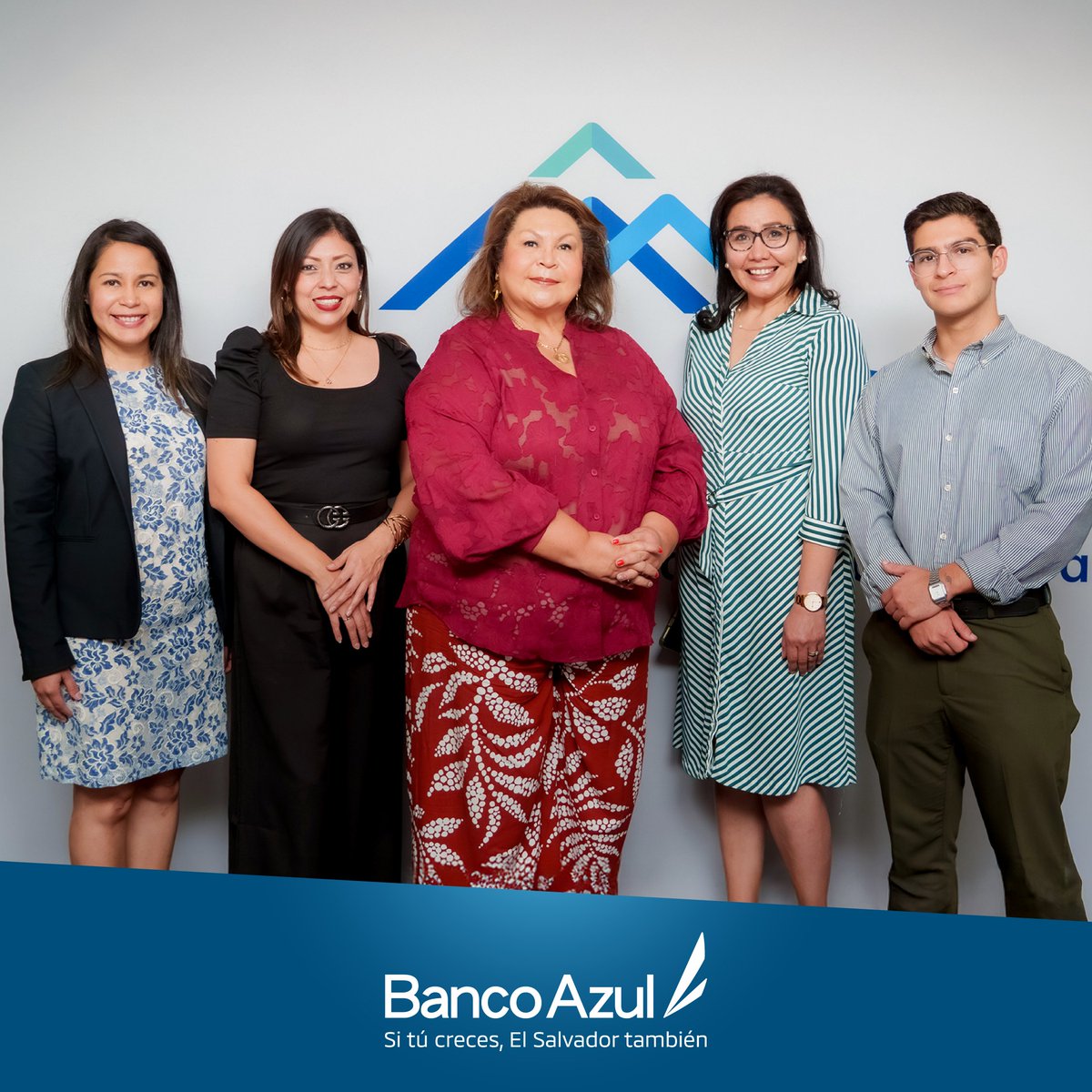 En Banco Azul creemos que la sostenibilidad es el camino hacia un desarrollo inclusivo y duradero. Por ello, estuvimos presentes en el lanzamiento de la Jornada de Finanzas Sostenibles en El Salvador.

📌 Próximamente, daremos inicio en la Semana de la Sostenibilidad organizada
