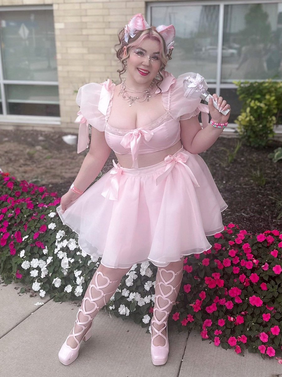 awwbabydoll's tweet image. yeonjun blew me a kiss and i’ll never shut up about it 💕 #ACT_TOMORROW_IN_Rosemont #ACT_TOMORROW #TXT_IN_ROSEMONT