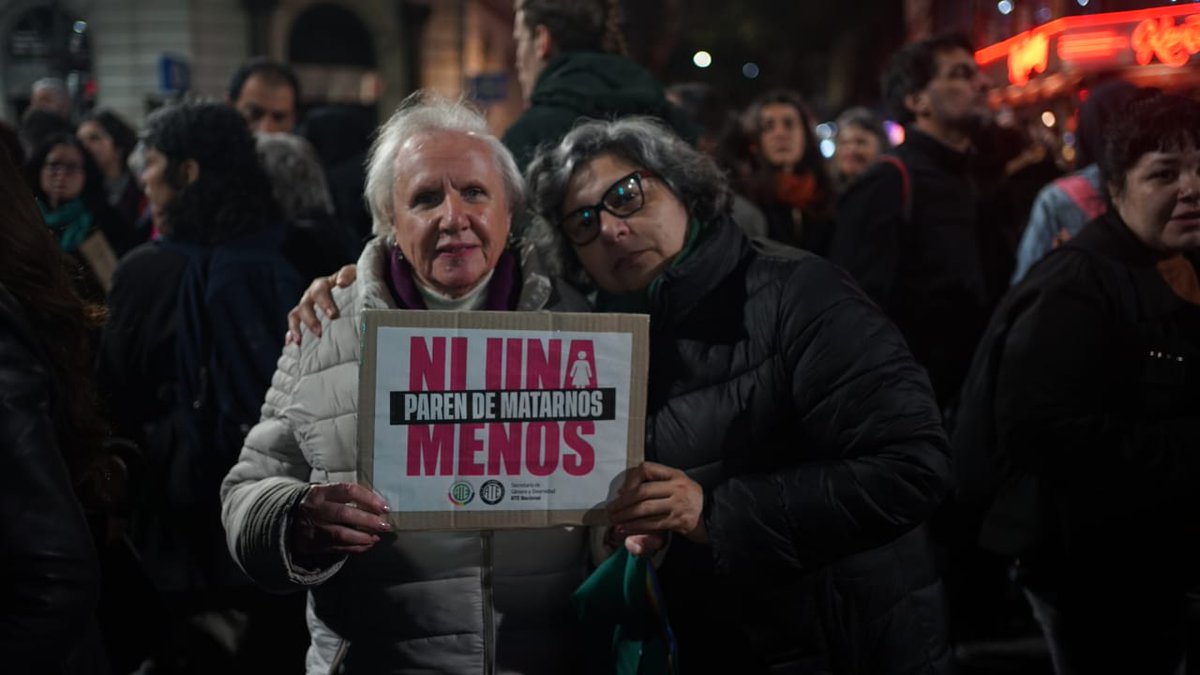 PTSarg's tweet photo. ✊🏼💜 #NiUnaMenos ¡Justicia por Brenda, Lara y Morena! 

Ahora, gran concentración en Plaza Flores reclamando justicia por las pibas.

Acompañan @myriambregman y @andreadatri, junto a referentes feministas. https://t.co/sVQYoyfP6c