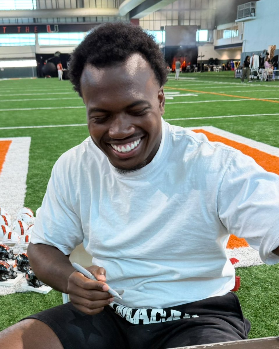 The Best Football Player in the County will be stopping by <a href="/miamihts/">Miami Team Store</a> this Saturday at 11 am . Stop by and tell <a href="/ruebenbainjr/">Rueben “Hurricane” Bain Jr.</a> how much you appreciate the way he and the team is playing . #UFamily #GoCanes 🙌🏈💪