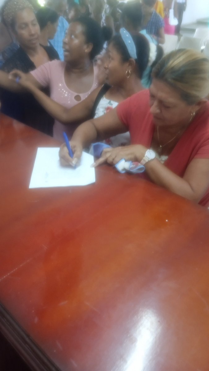 primera_DGE's tweet photo. Se realiza la firma de los trabajadores de educación del Consejo popular la Yaya, para su reafirmación ,#CubaConVenezuela,#DGENicetoPérez,#PrimeraInfancia https://t.co/RbbIPZWP3k