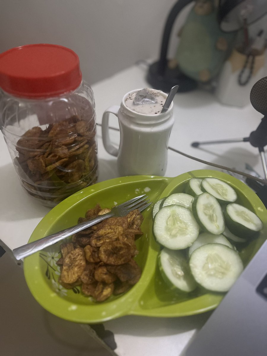 Design_Pope's tweet image. Perfect combo for midnight work