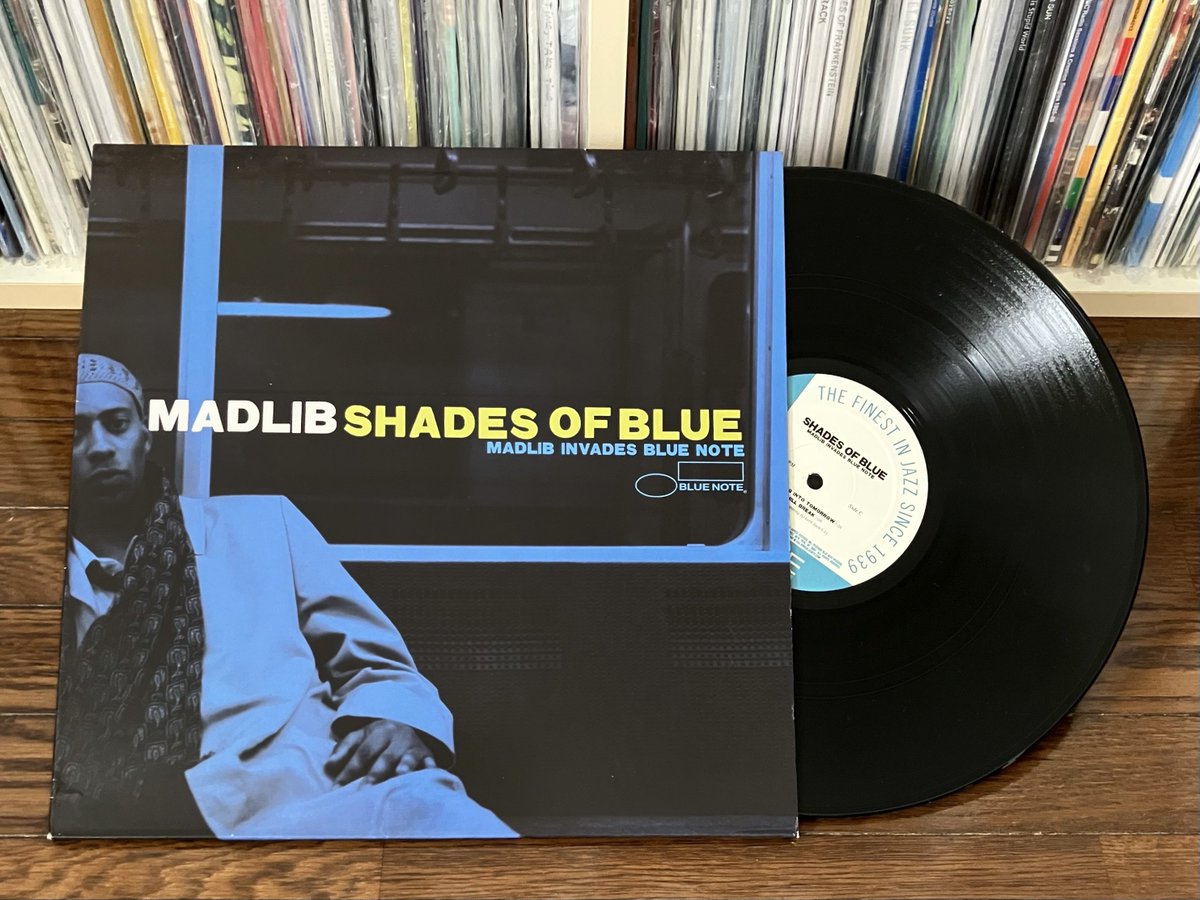 本日朝の一枚。リリース当時聴きまくったマッドリブのブルーノート音源リミックス＆リメイク作品。ドナルドバード、ボビー・ハッチャーソン、ホレス・シルヴァー他、名門レーベルのジャズファンク名曲群を多数収録。今聴いても最高。

MADLIB『SHADES OF BLUE(2003)』