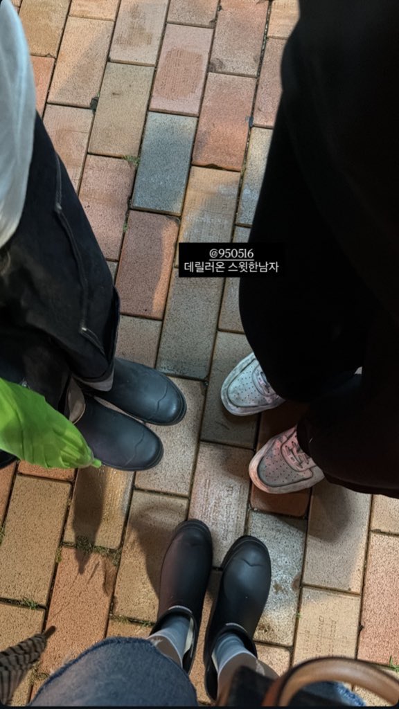 연하는 연상 일하는데 괴롭히러 오고
연상은 연하 노는데 데리러가는게
괴롭게 좋고 행복함