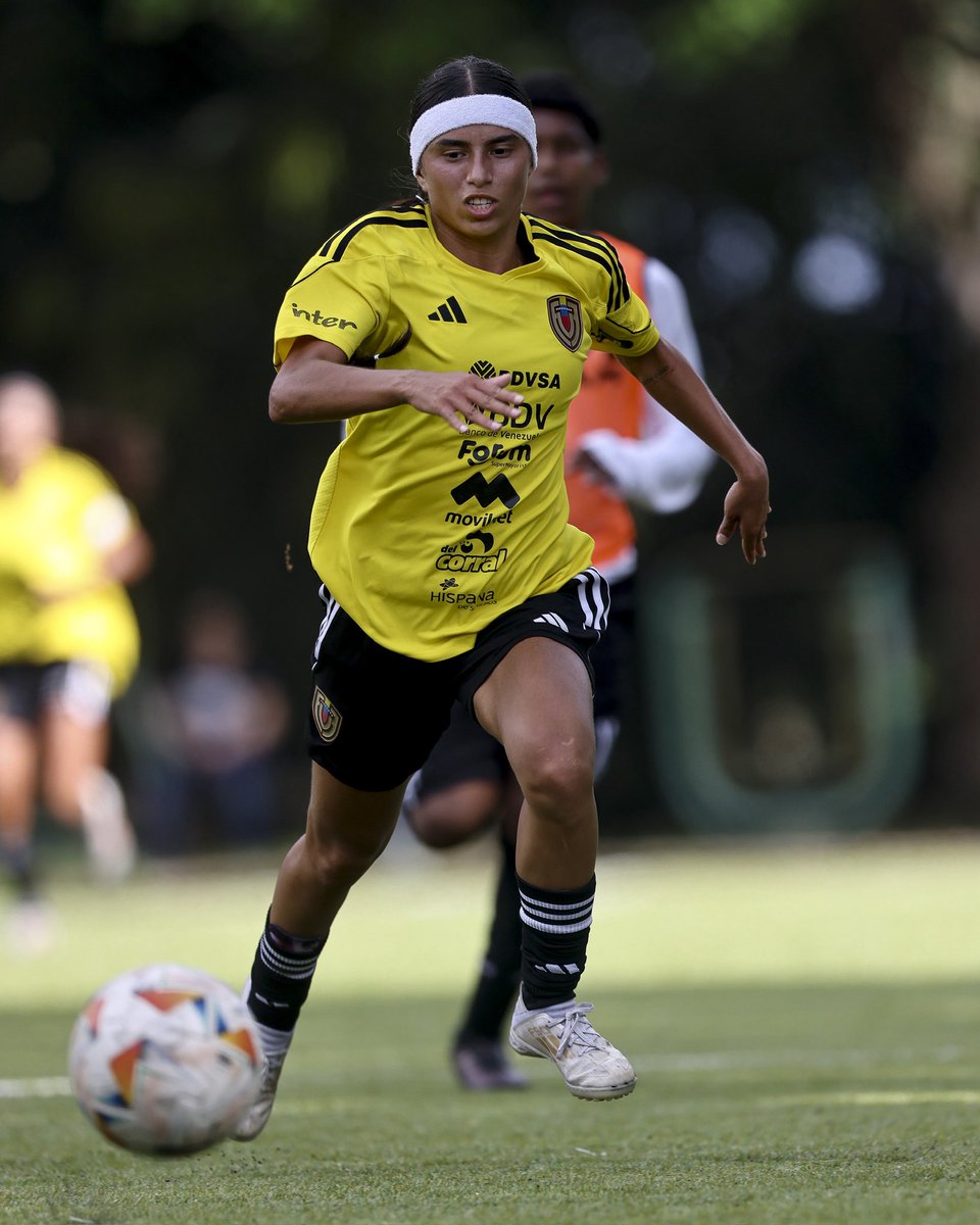 Un día más de trabajo y preparación para la #VinotintoSub20Femenina en Caracas 🙌❤️

#SiempreVinotinto 🇻🇪
