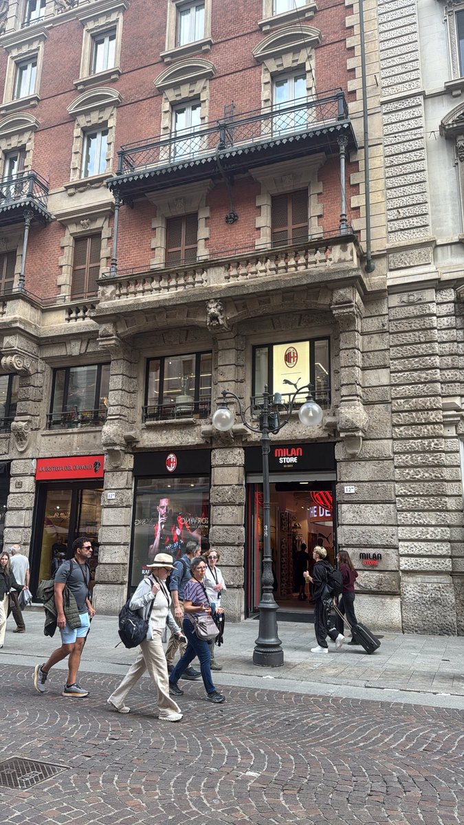 6umq_'s tweet photo. Milan 🇮🇹❤️ https://t.co/v5VwGCEL42