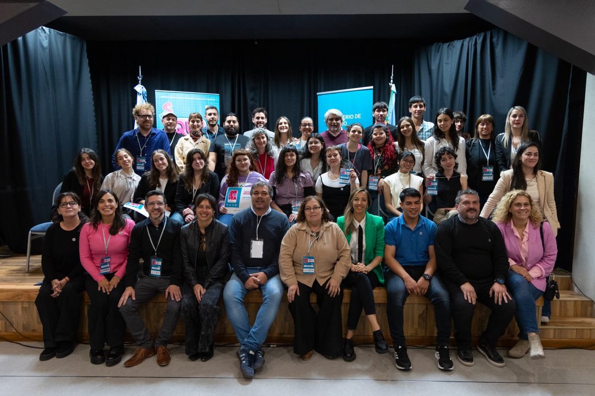 waltercorreaok's tweet photo. Hoy entregamos el primer premio del concurso #QueSeVea, impulsado desde @TrabajoPBA y la @COPRETIpba, a estudiantes de la UNTREF. Su proyecto será parte de la campaña oficial de la Provincia para prevenir y erradicar el trabajo infantil. https://t.co/v1LQTXsWyX