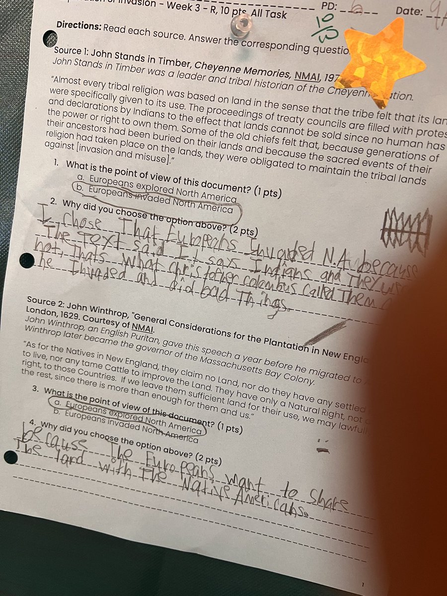 mcpsEDUCATOR's tweet image. Winning Wednesday!⭐️⭐️⭐️⭐️⭐️
Ms. Hoffman highlighted & displayed 5-Star student work. Students had to answer MCAP Social Studies style multiple choice questions & short answer! #mcapready #5starschool #middleschoolmagic