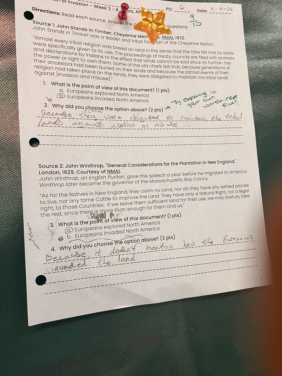 mcpsEDUCATOR's tweet image. Winning Wednesday!⭐️⭐️⭐️⭐️⭐️
Ms. Hoffman highlighted & displayed 5-Star student work. Students had to answer MCAP Social Studies style multiple choice questions & short answer! #mcapready #5starschool #middleschoolmagic