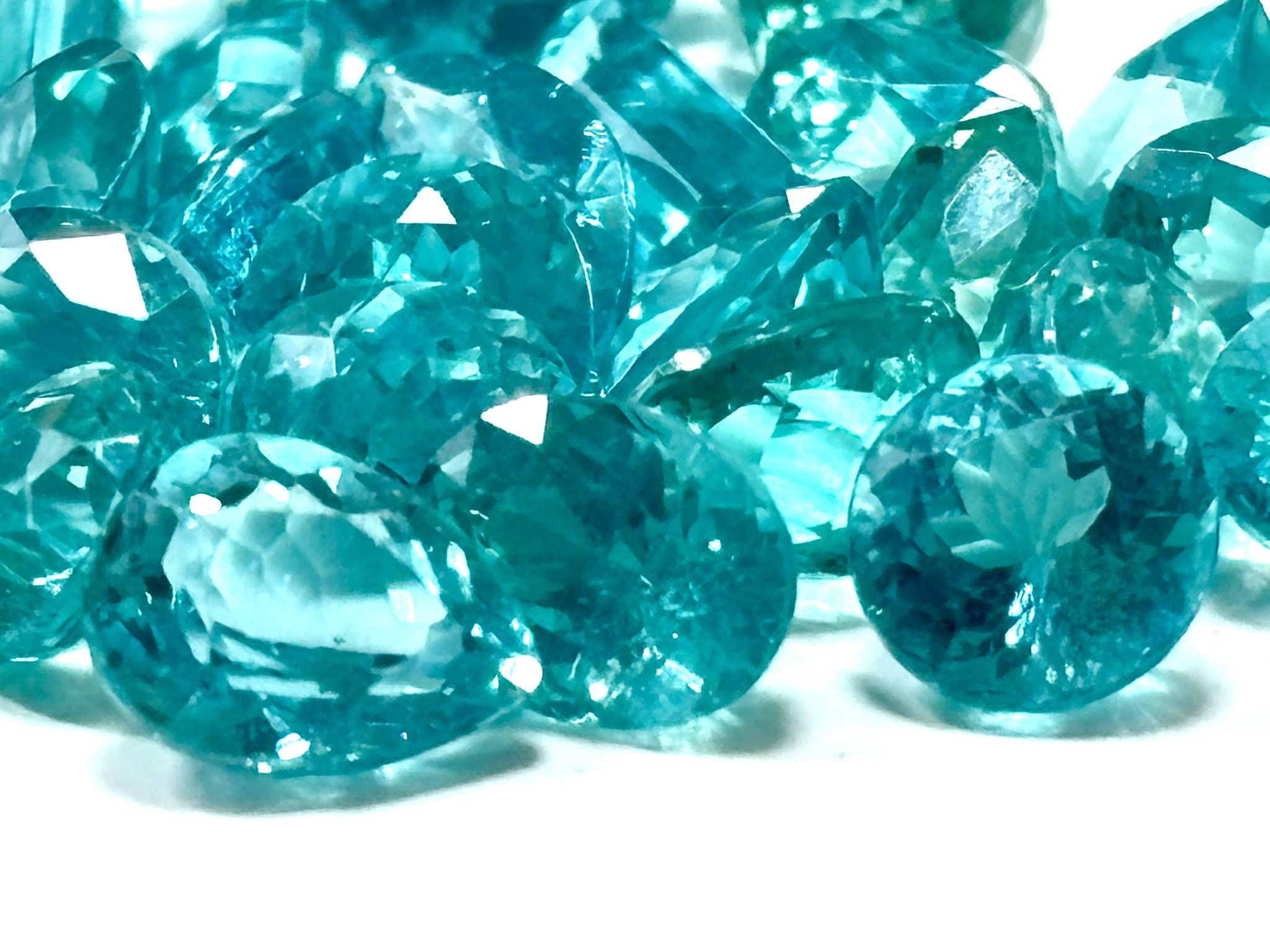 ミネラルマルシェ綺麗 鉱物 天然石 原石 アパタイト 標本 ヴィンテージ 透明度 新潟ミネラルマルシェ、ガチでこんなもんも半額になっちゃうん