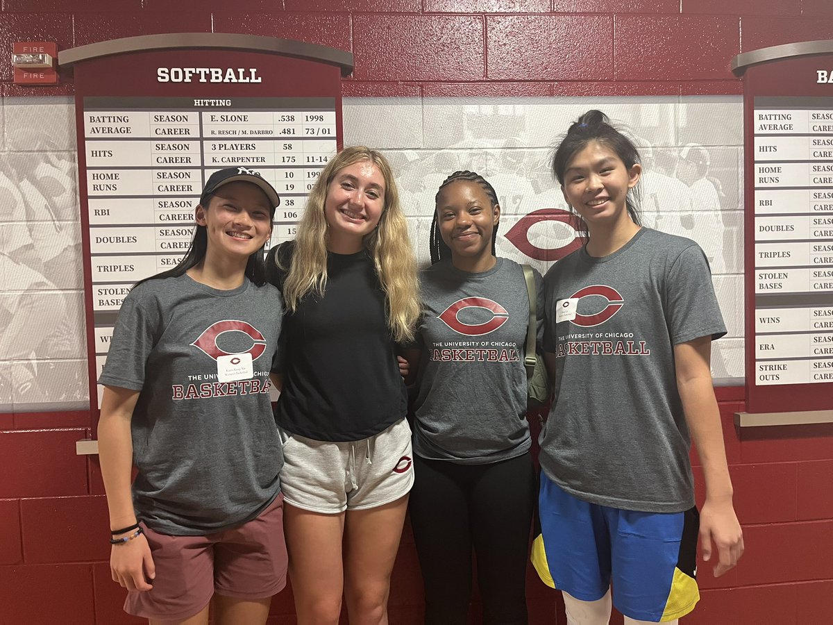 UChicagoWBB's tweet photo. Super excited for our 1st years and their families to start their journey with us at UChicago! Welcome Karen, Lauren, Zora, and Ruiqi! 🤩 https://t.co/KROwYP4Fa2
