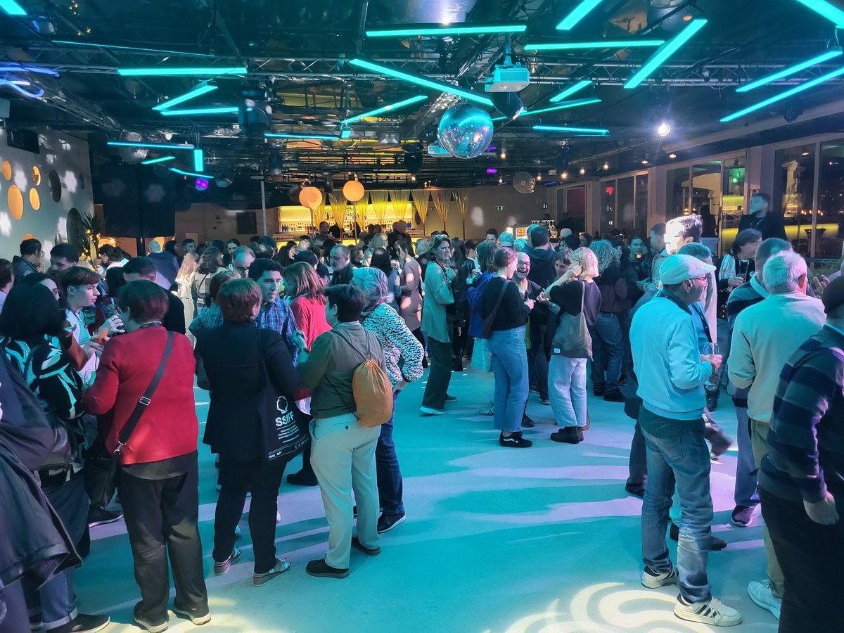 Un año mas en <a href="/Bataplan_Disco/">Bataplan Disco</a> el <a href="/sansebastianfes/">Donostia Zinemaldia - Festival de San Sebastián</a>  ha tenido la deferencia de organizar La Fiesta de la Prensa. Mila esker. #73SSIFF