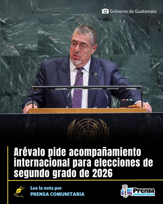 A man in a suit and tie, identified as ArÃ©valo, speaking at a podium with microphones. The United Nations logo is visible on the podium. A watermark from Gobierno de Guatemala is present in the top right corner.