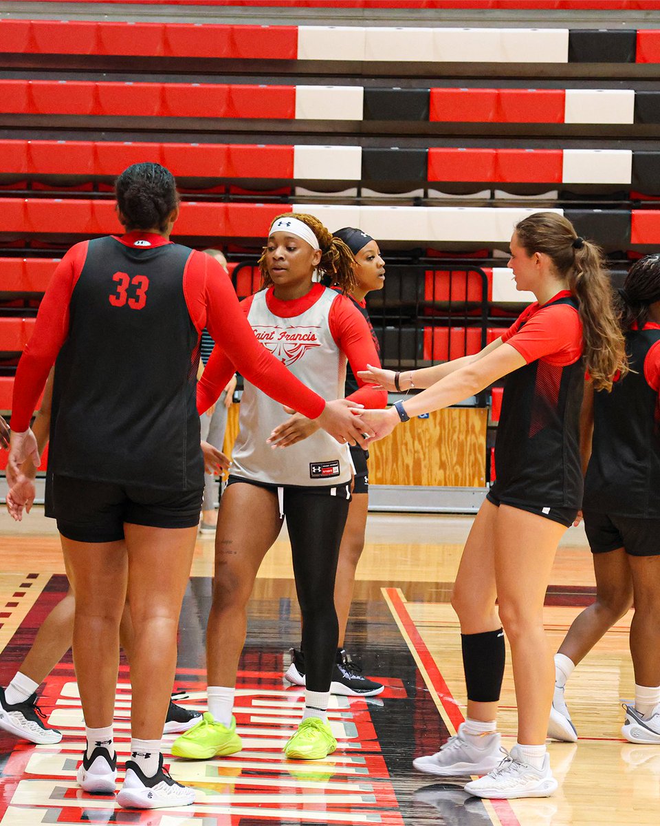 RedFlashWBB's tweet image. A look back at day 1 in DeGol 📸

#FlashMentality🔴⚡️🏀
•
•
•
•
#SFUwbb #GoRedFlash