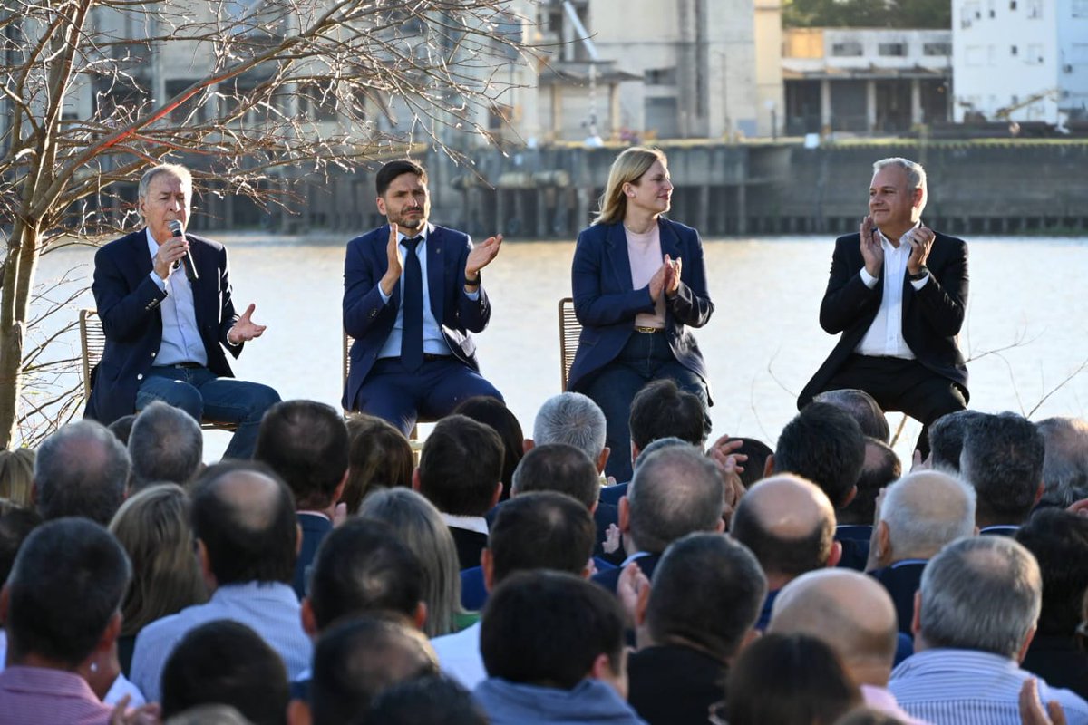 EN PROVINCIAS UNIDAS, EL FUTURO SE PRODUCE!
Con Gisela Scaglia, Pablo Farias y una gran lista, vamos unidos a llevar la voz de Santa Fe al Congreso Nacional. Con la fuerza de Maxi Pullaro y Juan Schiaretti, vamos a fortalecer lo que somos y a defender nuestra esencia productiva