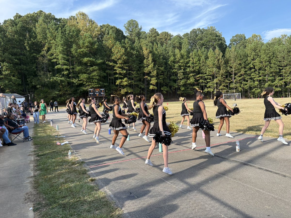 A win for our first home football game 😊
Great job to our football players, cheerleaders, and of course our coaches 😊