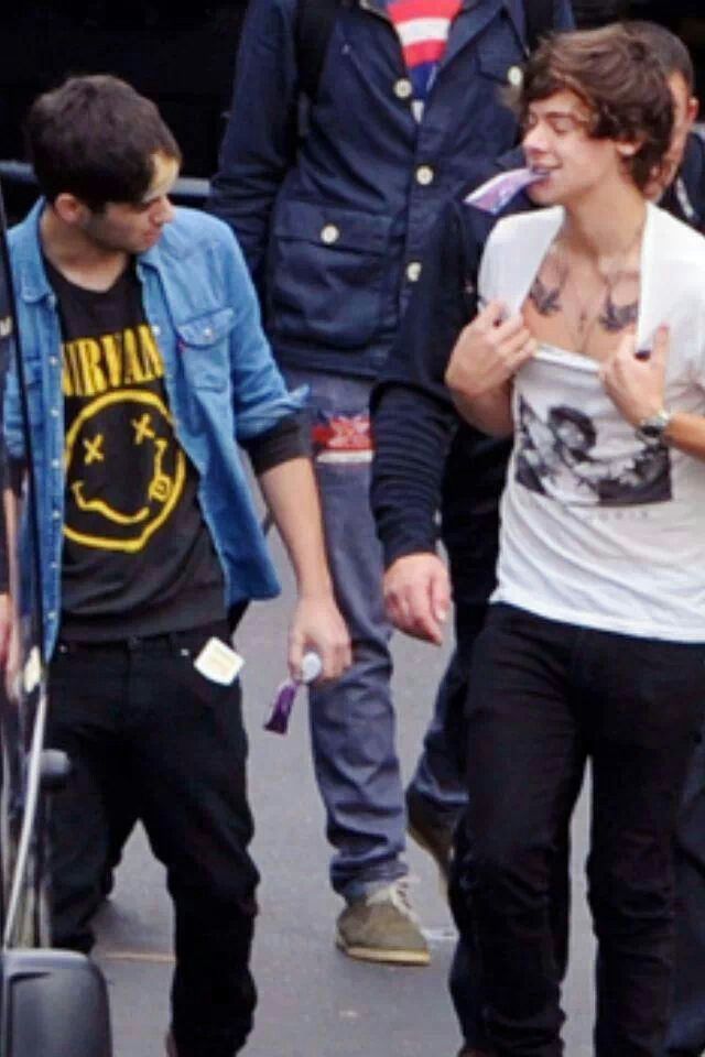 theharrycrave's tweet photo. Throwback ! Little Harry was so happy with his little tattoo https://t.co/lUS8azwLfW