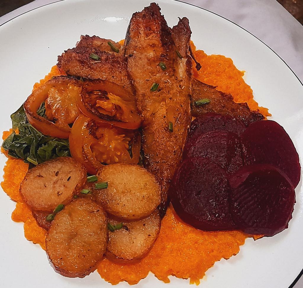 Creamy carrot puree,baked fish,kale,tomatoes,baked potatoes and beetroot <a href="/TeamFuloZim/">TeamFuloZim/Global</a>