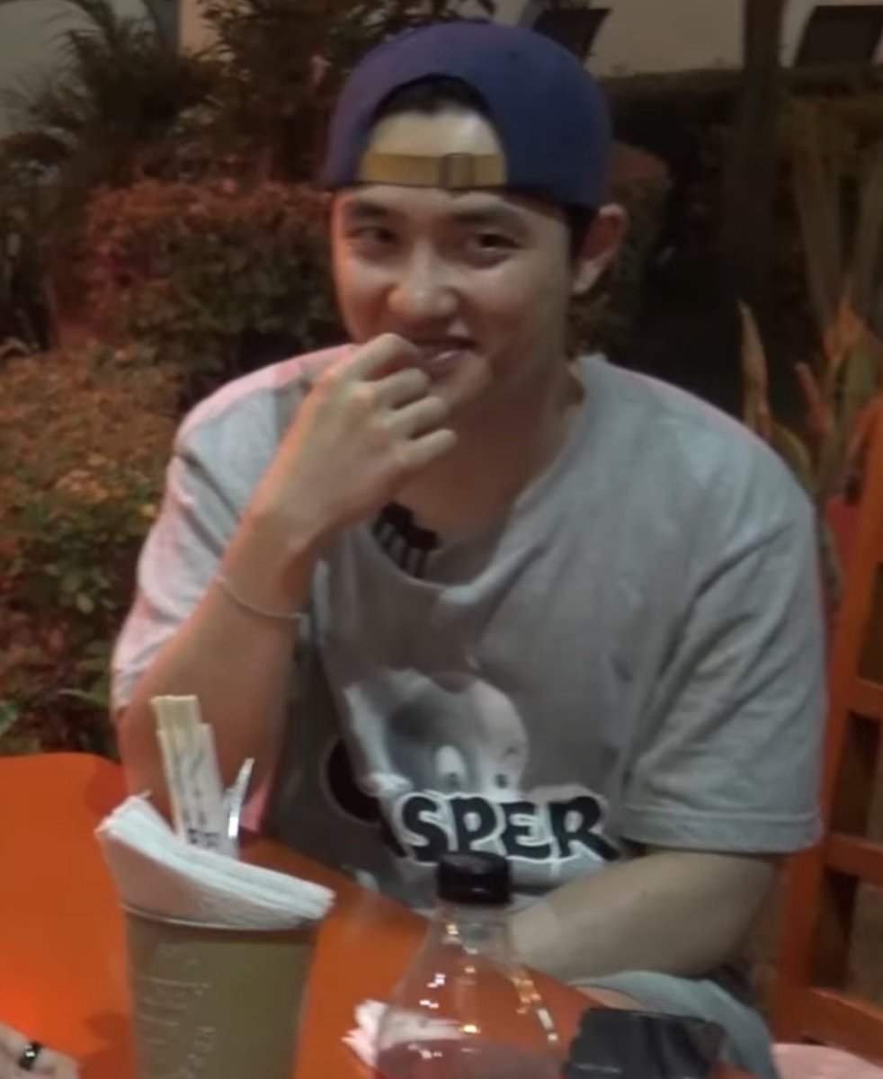 and what if i cry.... Kyungsoo yaa cutie cat 
Nothing has changed, he is still the cutest ㅠㅠㅠㅠ

Then                                                      Now