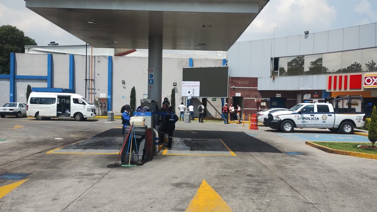 MetropolisCDMX's tweet photo. Personal de @inveacdmx, acompañado de #MetrópolisCDMX, clausuró 52 medios publicitarios que incumplen con la #LeyDePublicidadExterior en las alcaldías @TuAlcaldiaGAM y @AlcCuauhtemocMx https://t.co/3DK3OMIsa3