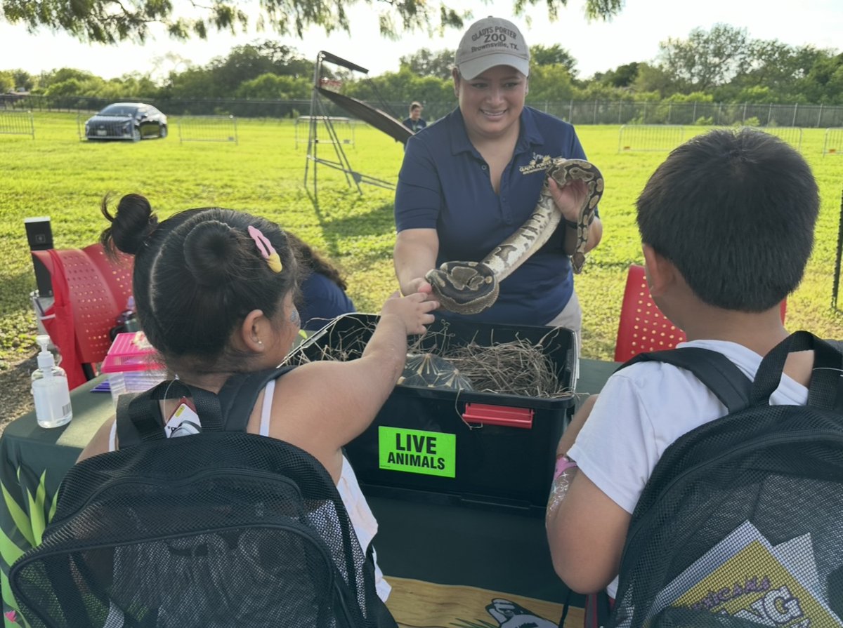 BTxRGV's tweet photo. Residents showed up big to celebrate 20 years of the Southmost Branch Library!
Carnival rides, dancing, face painting, food & giveaways made it a night to remember.
Here’s to 20 years of stories and smiles.
#BTXLibrary #BrownsvilleTX #OneCity https://t.co/AoNxJZTYa5