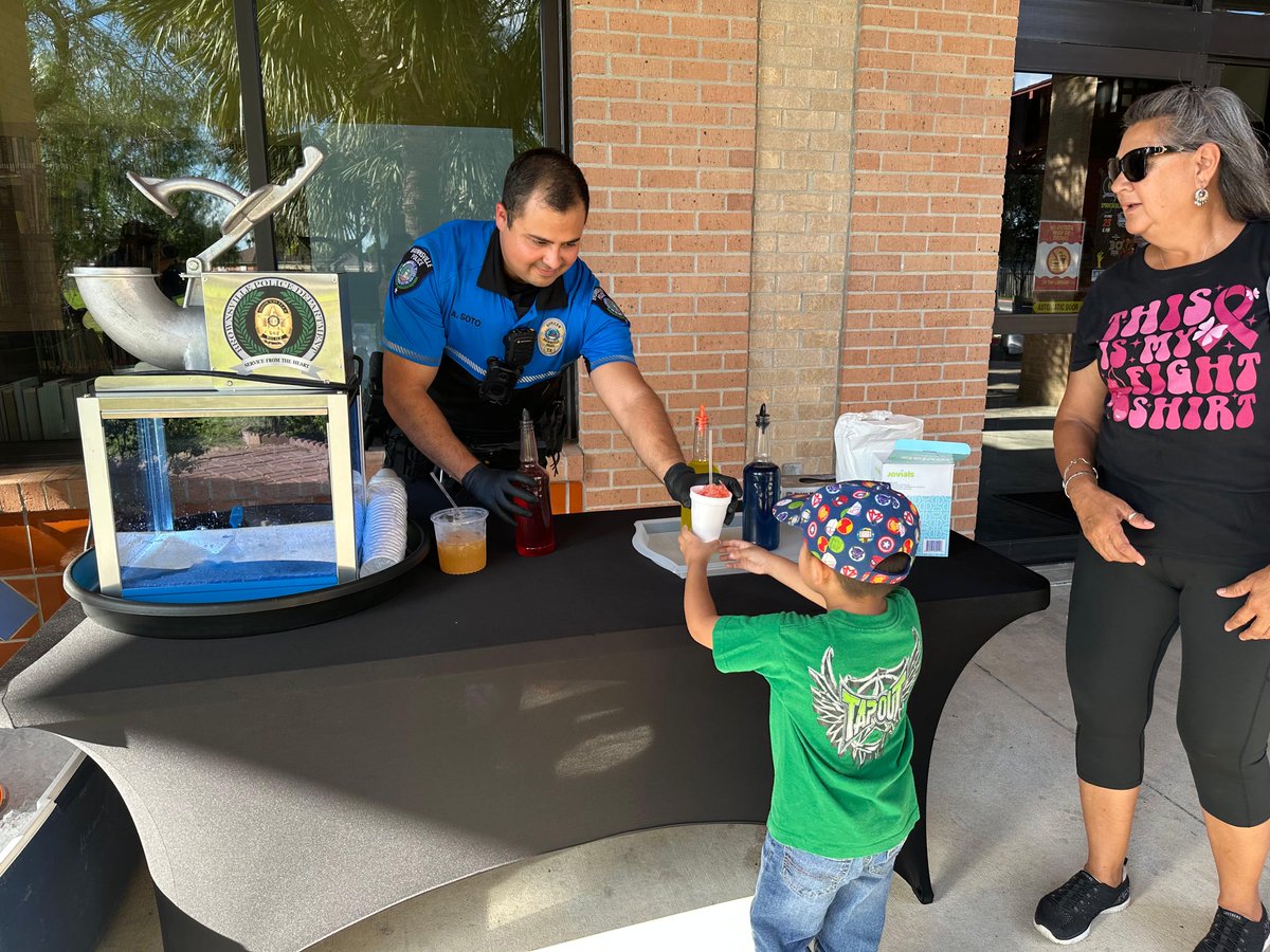 BTxRGV's tweet photo. Residents showed up big to celebrate 20 years of the Southmost Branch Library!
Carnival rides, dancing, face painting, food & giveaways made it a night to remember.
Here’s to 20 years of stories and smiles.
#BTXLibrary #BrownsvilleTX #OneCity https://t.co/AoNxJZTYa5