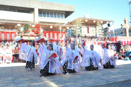 長崎くんちが近づいています🥳
出島内では10/8(水) に、新大工町の奉納踊 #詩舞 をご披露いただきます👏
ぜひこの機会に出島内で、息の合った美しい舞をお楽しみください✨

📅10/8(水)
⏰12:15～
📍出島内 カピタン部屋前
#長崎くんち #新大工町 #長崎観光 #出島