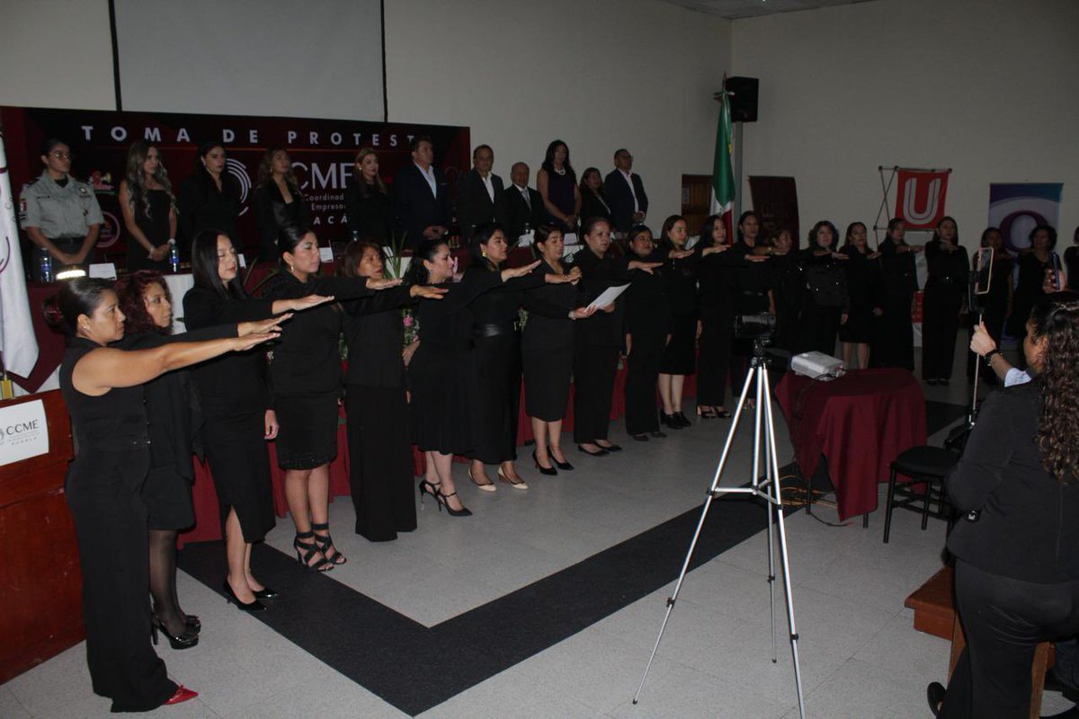 🌿✨ El CCME Puebla sigue creciendo ✨
Celebramos con orgullo la Toma de Protesta de la Delegación CCME Tehuacán, un paso trascendental para nuestra red. 💼🤝
Toma de compromiso de Karla López Jurado, quien con valentía ha decidido encabezar esta delegación del CCME en Tehuacán.
