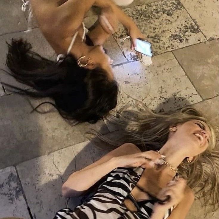 vickkievaporub's tweet image. ✧ 𝐦ei &amp;amp; 𝐥ily🏮! 
( @_elforest )