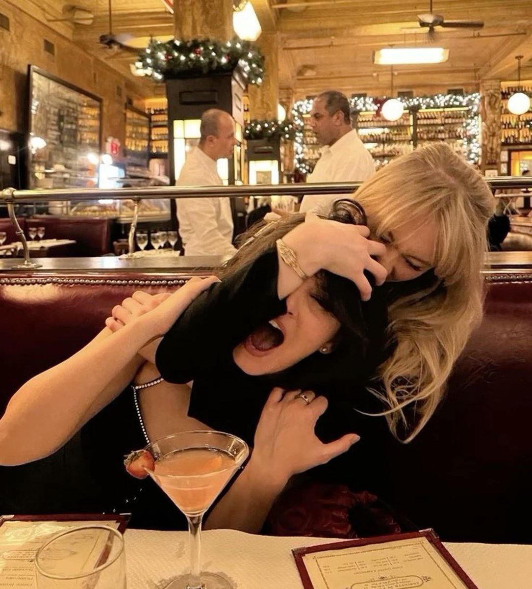 vickkievaporub's tweet image. ✧ 𝐦ei &amp;amp; 𝐥ily🏮! 
( @_elforest )